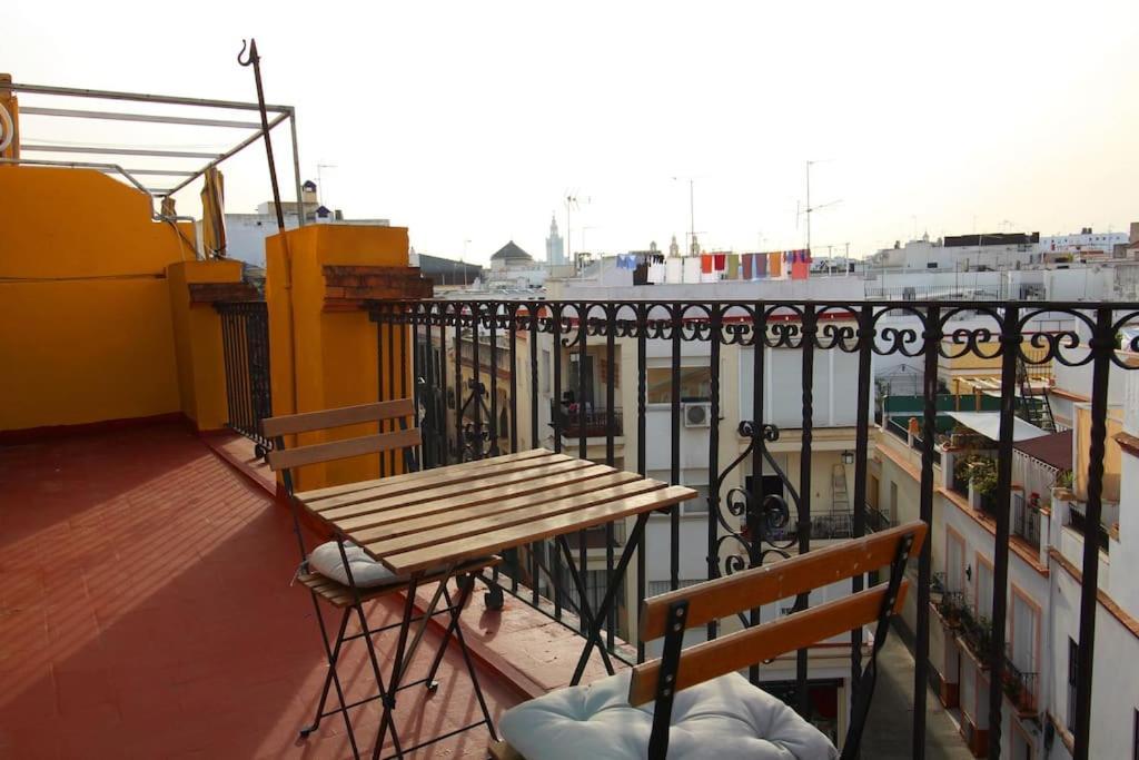 Suite Puerta Osario Con Terraza Севилья Экстерьер фото