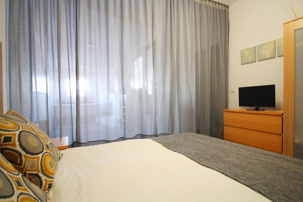 Suite Puerta Osario Con Terraza Севилья Экстерьер фото