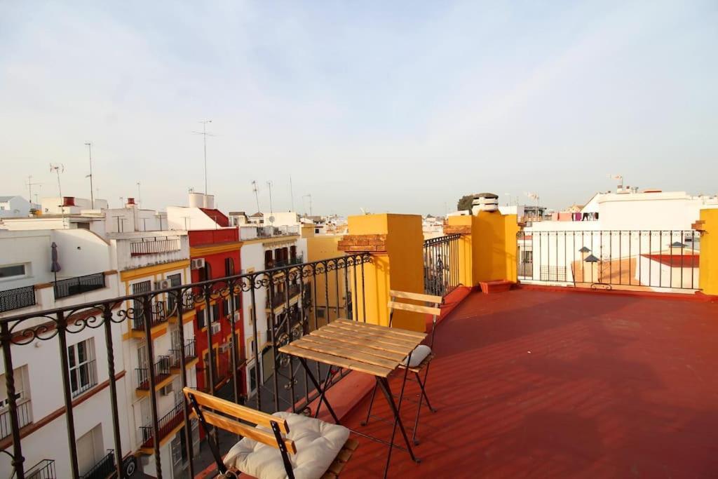 Suite Puerta Osario Con Terraza Севилья Экстерьер фото